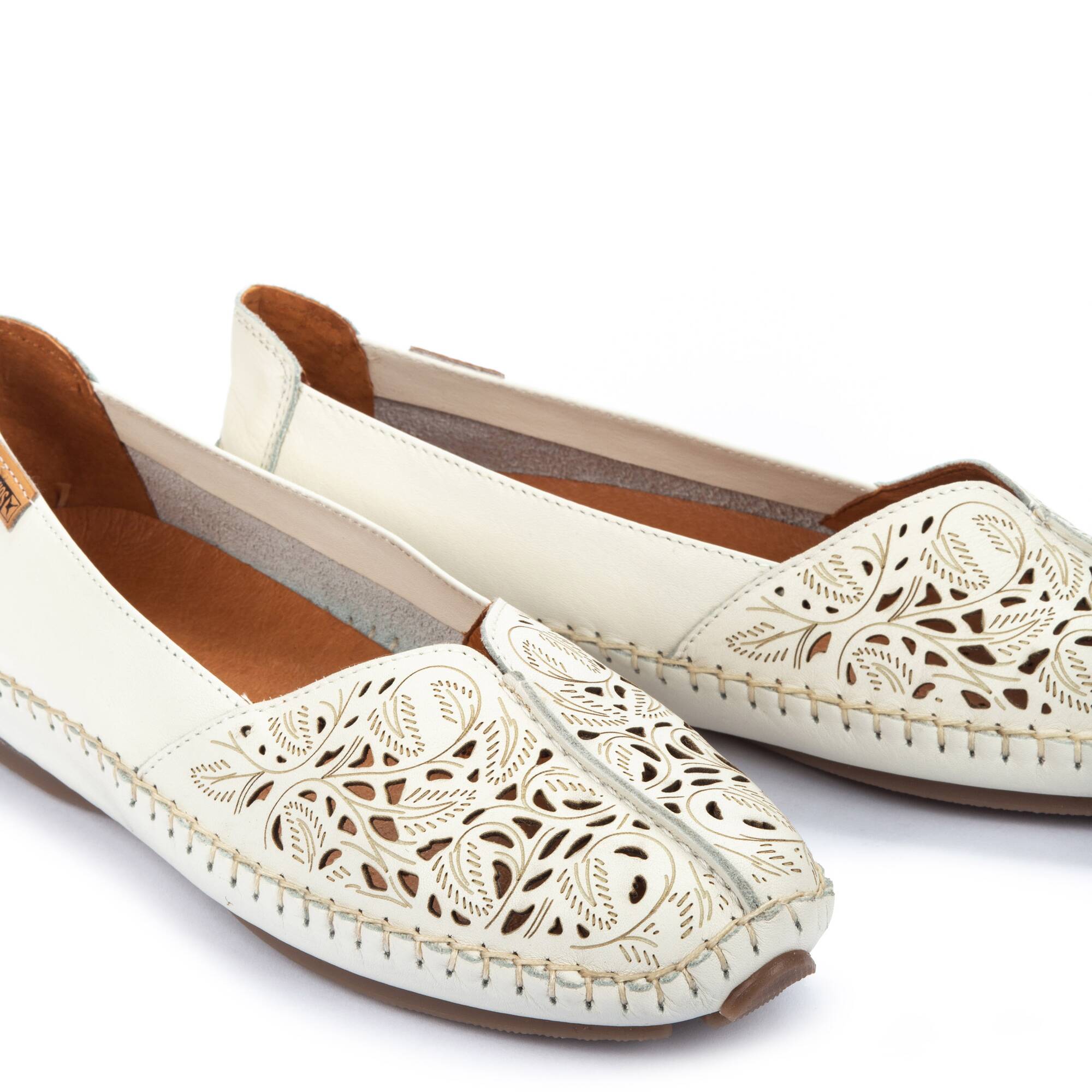 'Jerez' women's perforated loafer - Off white - Chaplinshoes'Jerez' women's perforated loafer - Off whitePikolinos