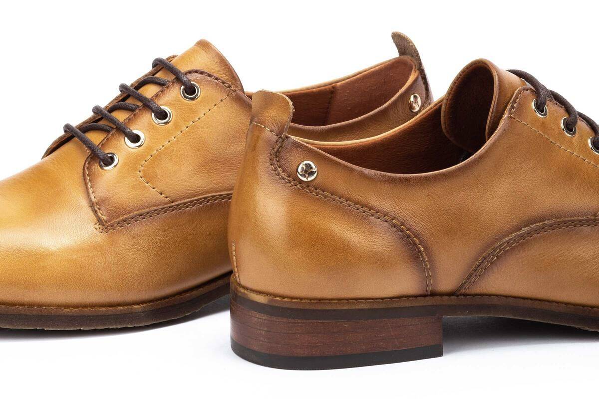 'Royal' women's lace - up derby shoe - Almond brown - Chaplinshoes'Royal' women's lace - up derby shoe - Almond brownPikolinos