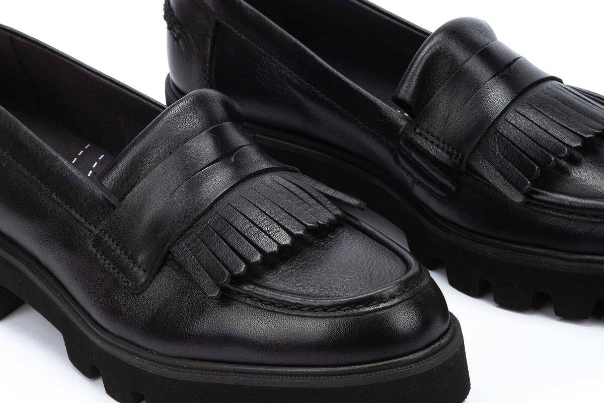 'Salamanca' women's pump - Black - Chaplinshoes'Salamanca' women's pump - BlackPikolinos